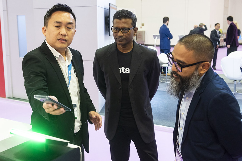 Guided tech briefing on baggage handling and operational technology