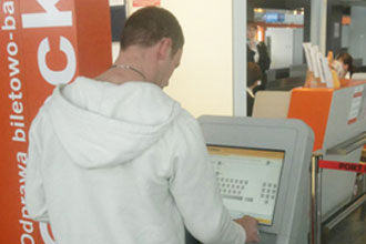 Chopin Airport introduces self-tagging kiosks