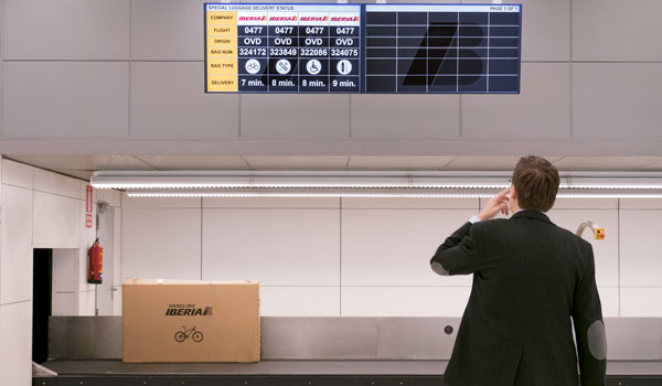 Madrid-Barajas Terminal 4 - oversized baggage on new display screens