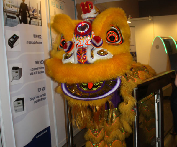 A traditional Chinese lion dancer experienced IER’s boarding technology at the FTE Asia Exhibition Opening