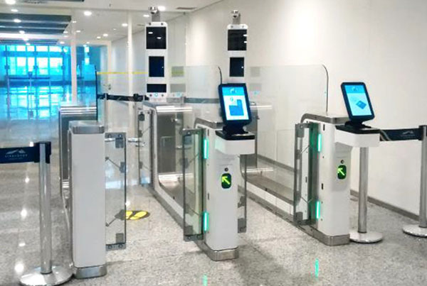 The new automated border control e-gates at Viracopos International Airport reduce the time taken to complete the border control process to 15 seconds on average.