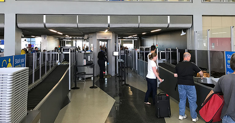 american-airlines-security-lanes