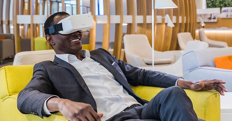 SkyTeam trials immersive entertainment headsets in Dubai Lounge