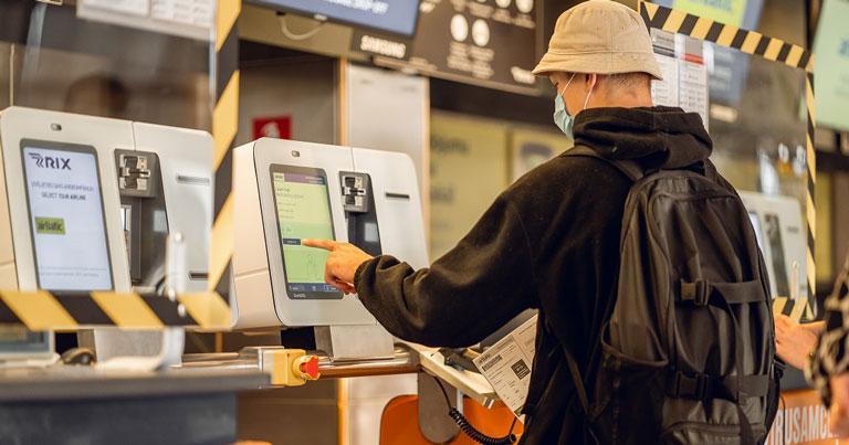 airBaltic passengers first to use Riga Airport’s new self-service bag drops